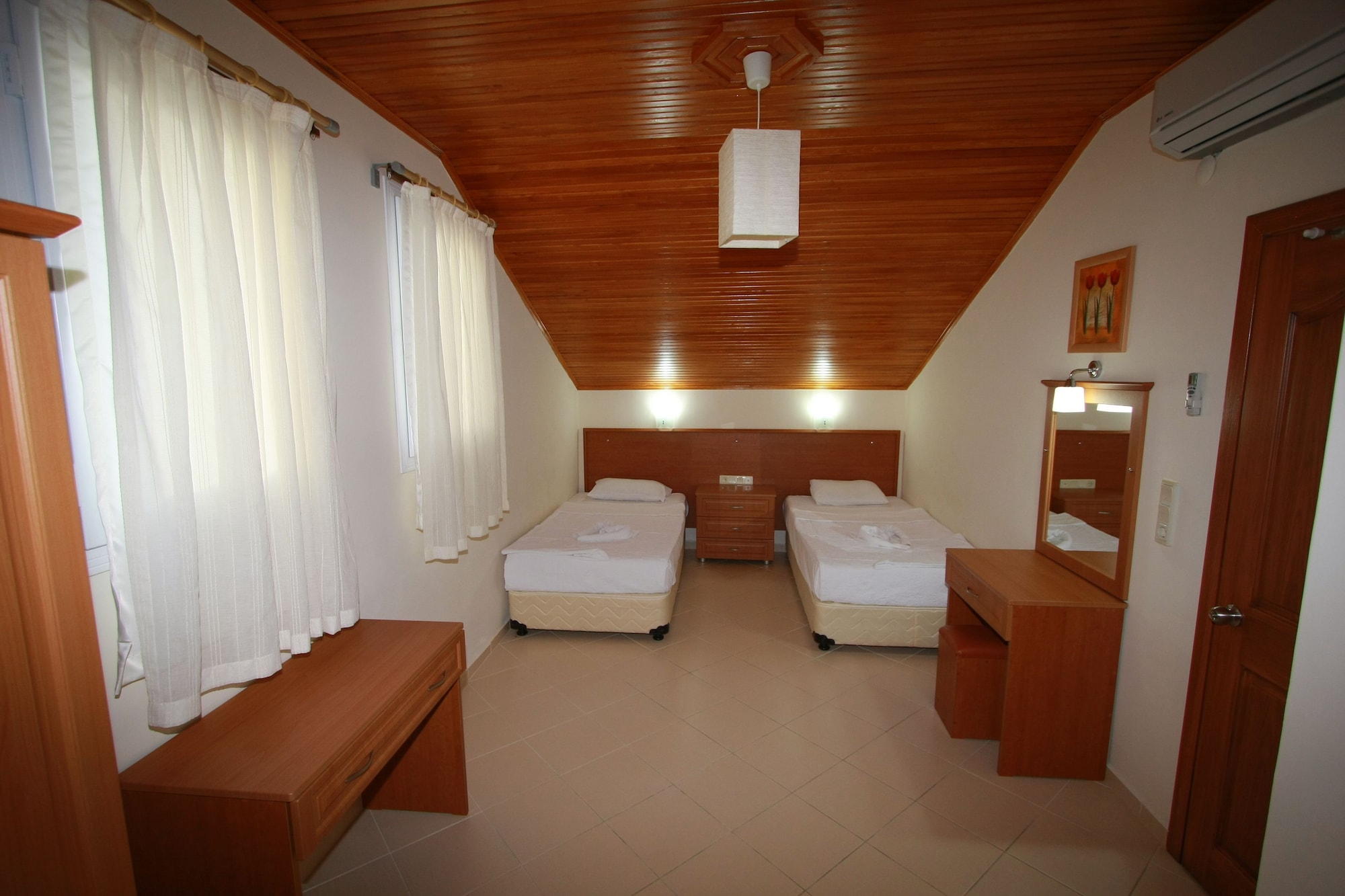 شقة بسريرين منفصلين بغرفتي نوم مع أريكة، Sea Breeze Hotel And Apartments 6/10