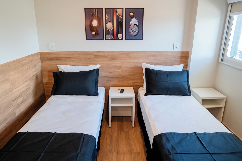 Play Hotel 19/47