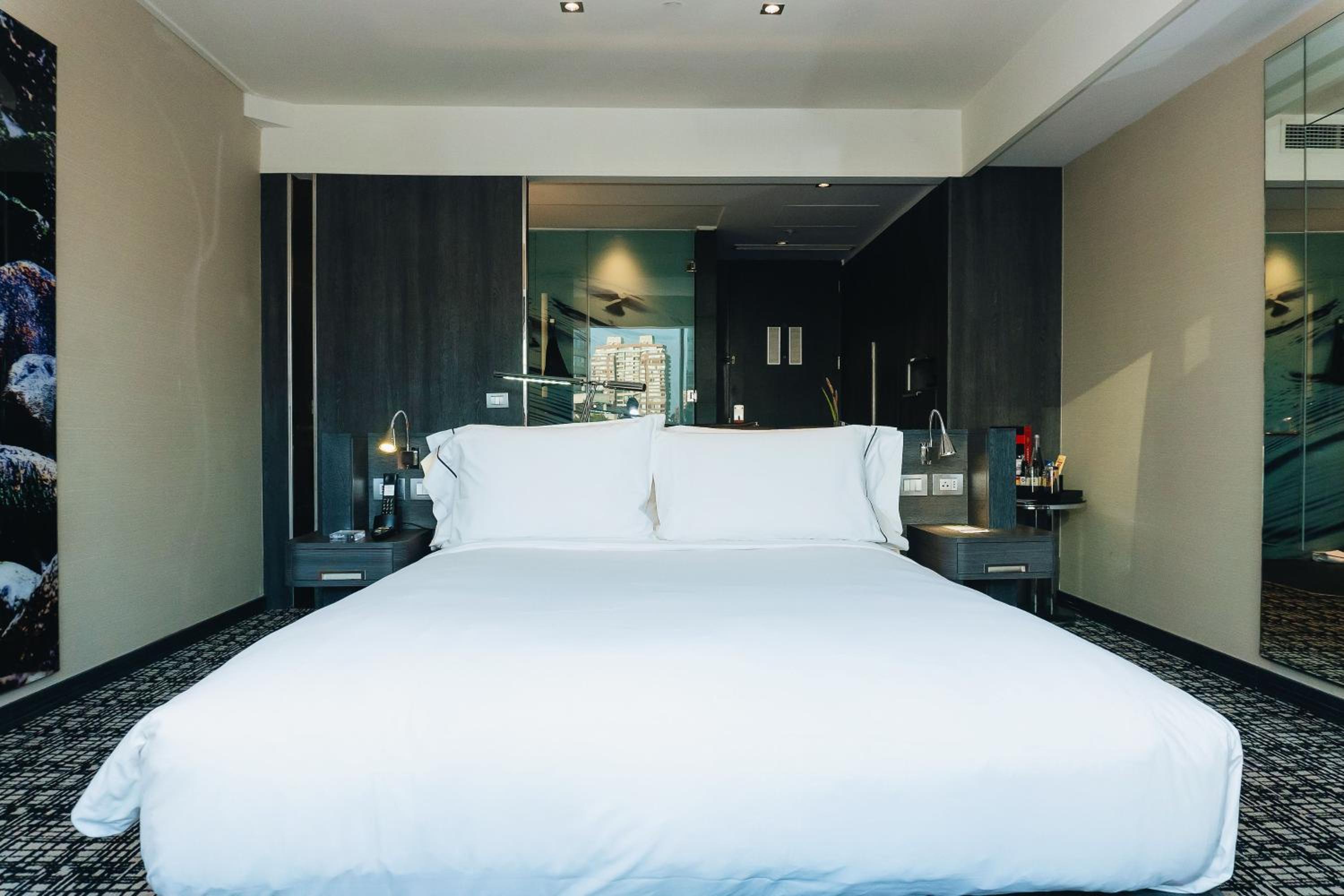 Contemporary, Queen Bed