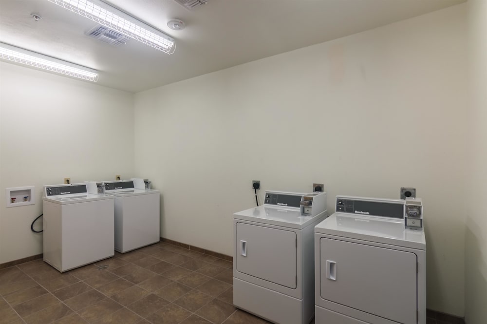 Days Inn & Suites by Wyndham Colorado City/I-20 27/37