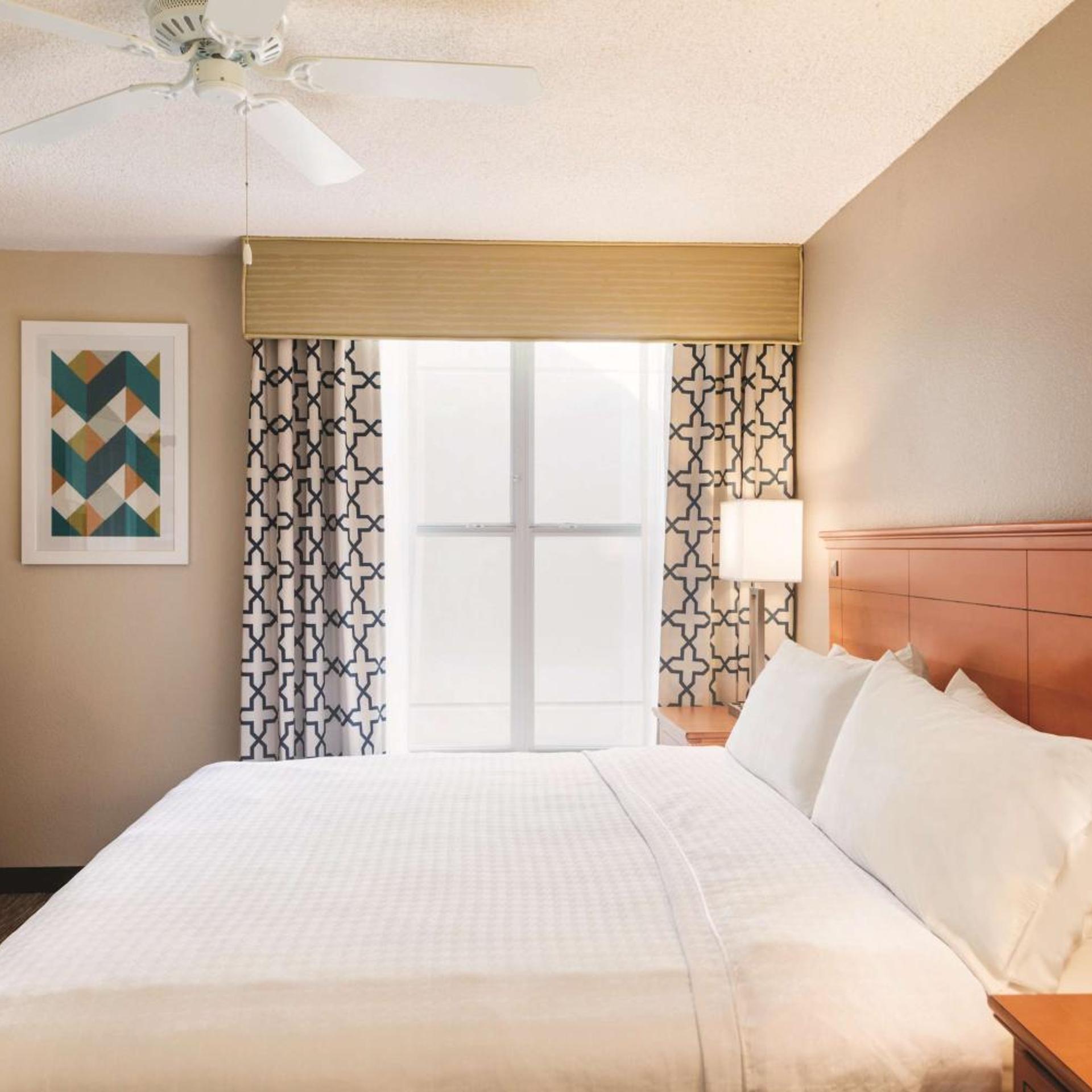 1 BEDROOM, PREMIUM, SUITE, KING BED