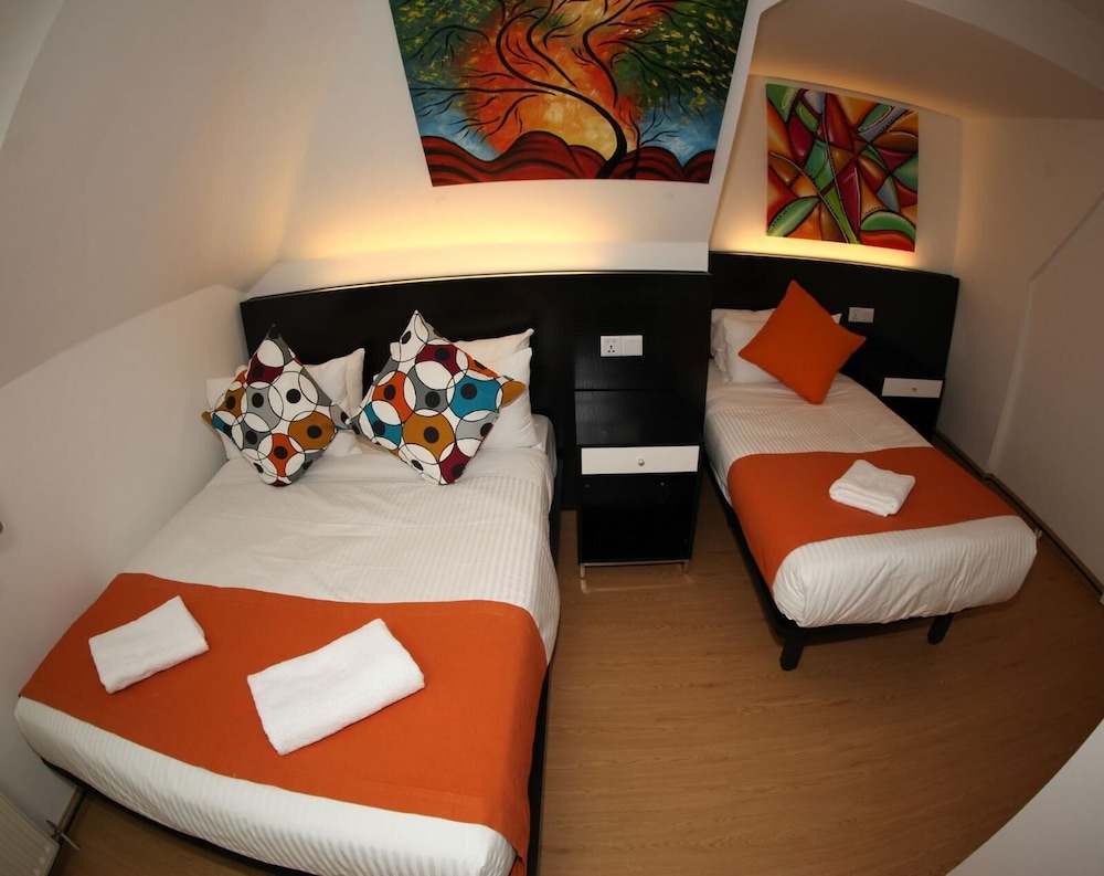 Room, Twin Beds
