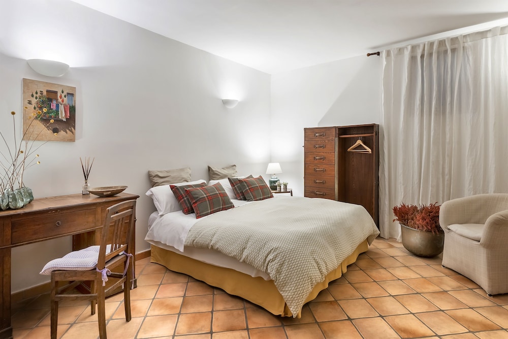 BASIC, DOUBLE OR TWIN BED, GROUND FLOOR