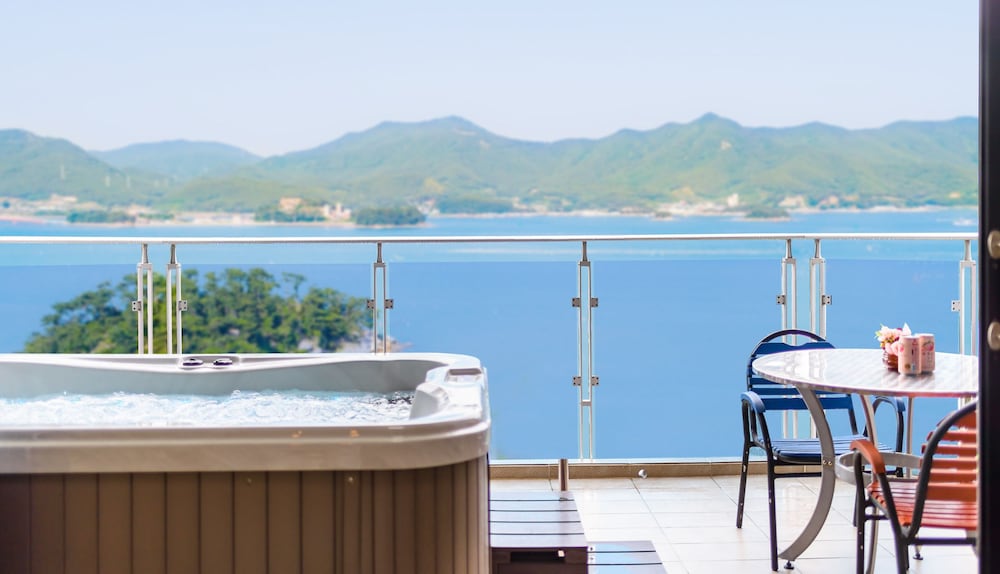 Tongyeong Honey Spa Pension 30/50