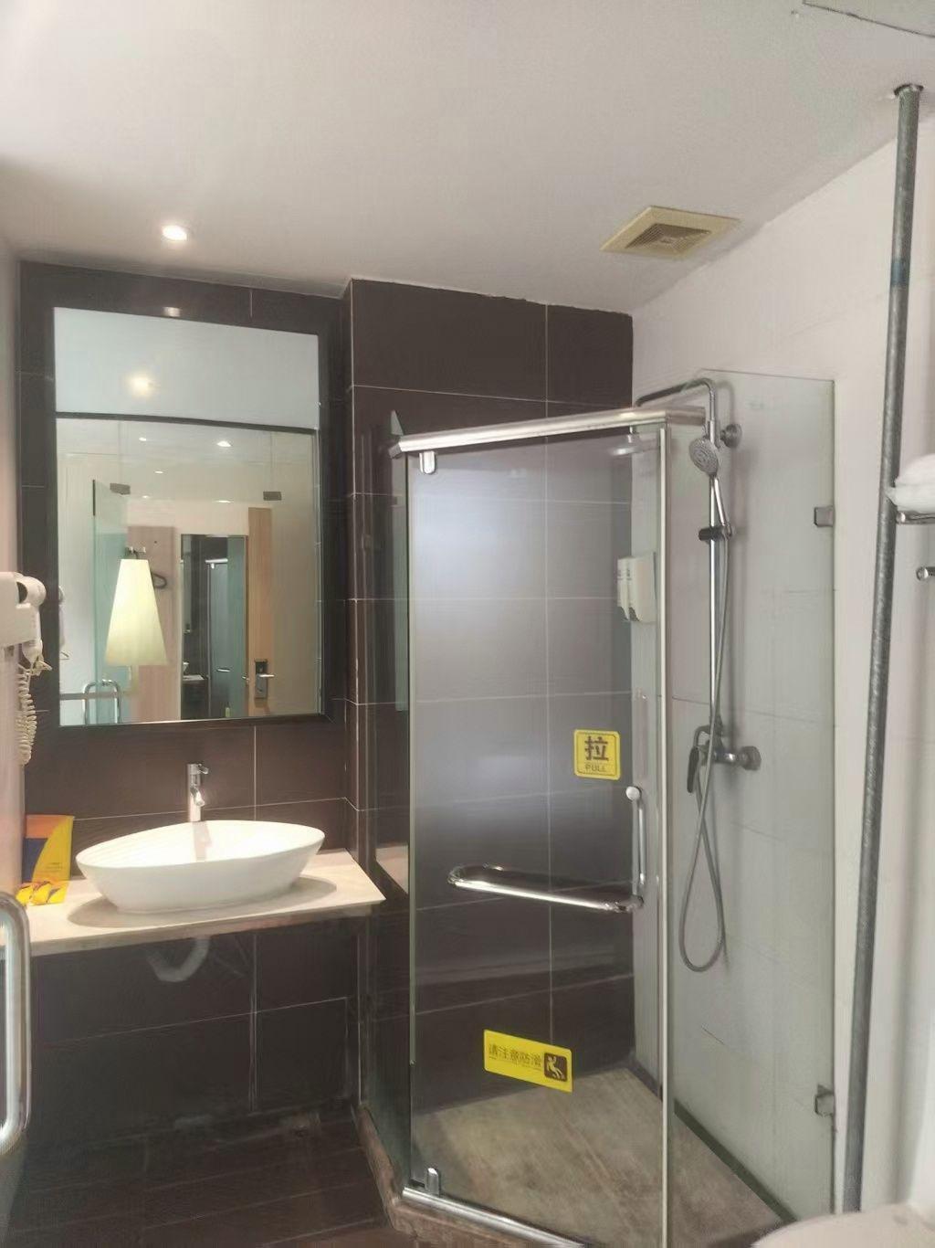 7 Days Sunshine Hotel (Yibin Nanxi Wenhua Road Xinglong Street) 31/33
