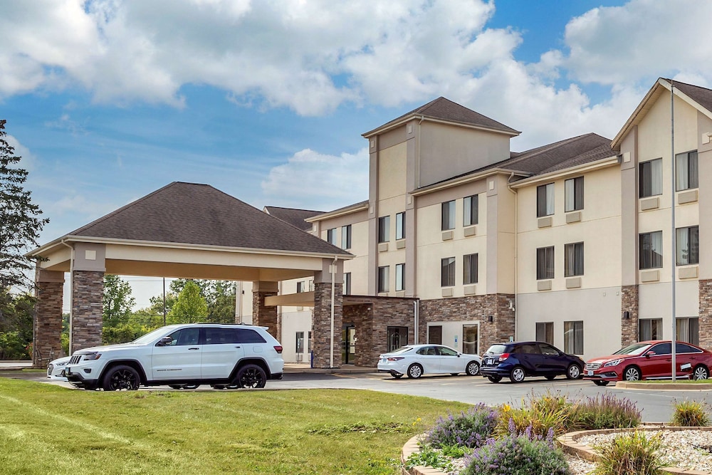 Comfort Inn and Suites North Aurora Naperville 36/50