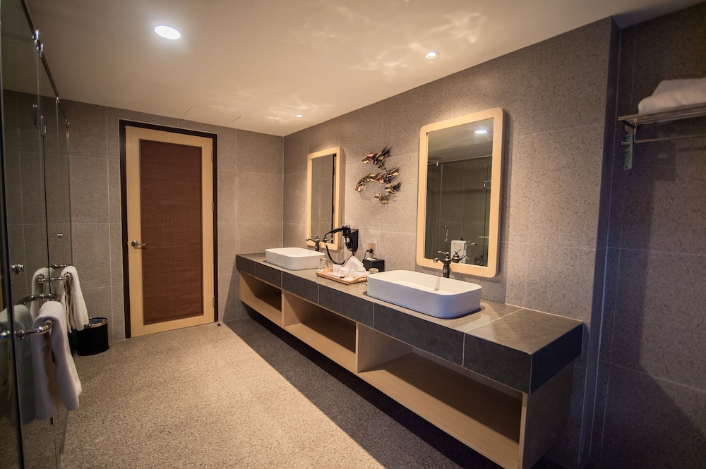 One Of a Kind Resort Bintan 40/40