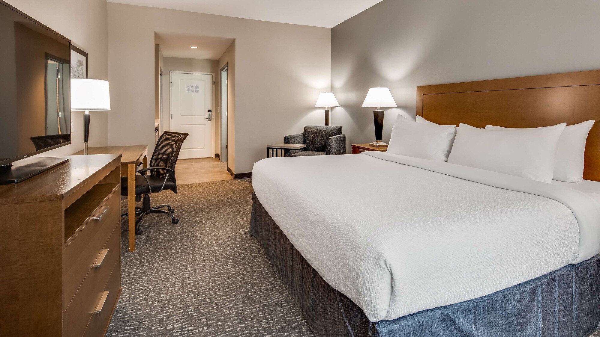 غرفة قياسية كبيرة بسرير كينج بمطبخ صغير، Best Western Plus Executive Residency Marion 4/7