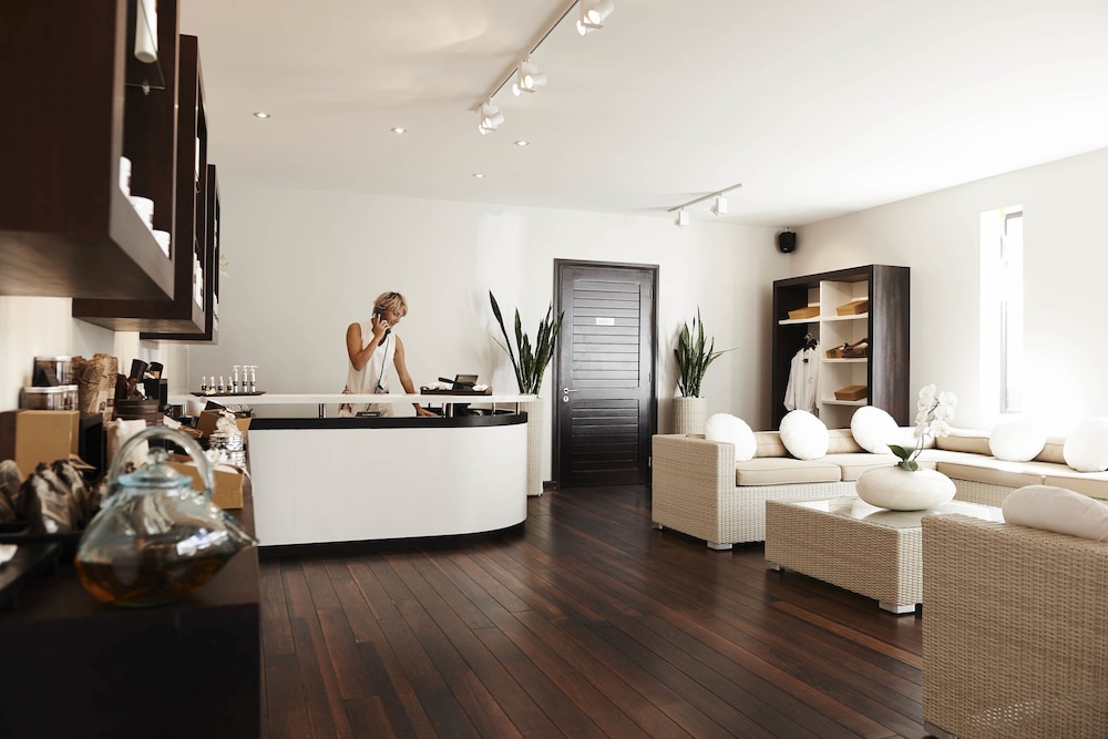 Palm Hotel And Spa 16/75