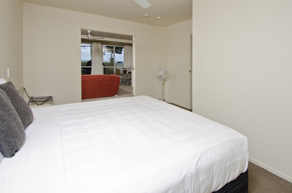 The Pavilions Beachfront Apartments 22/76