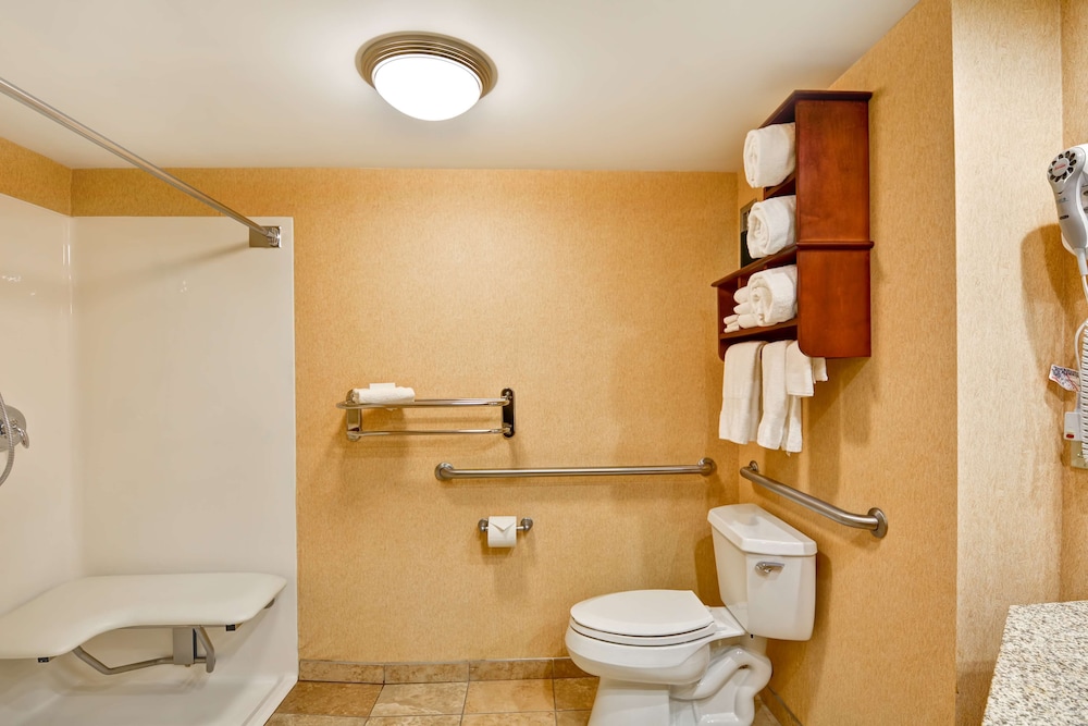 Hampton Inn Hendersonville 18/55