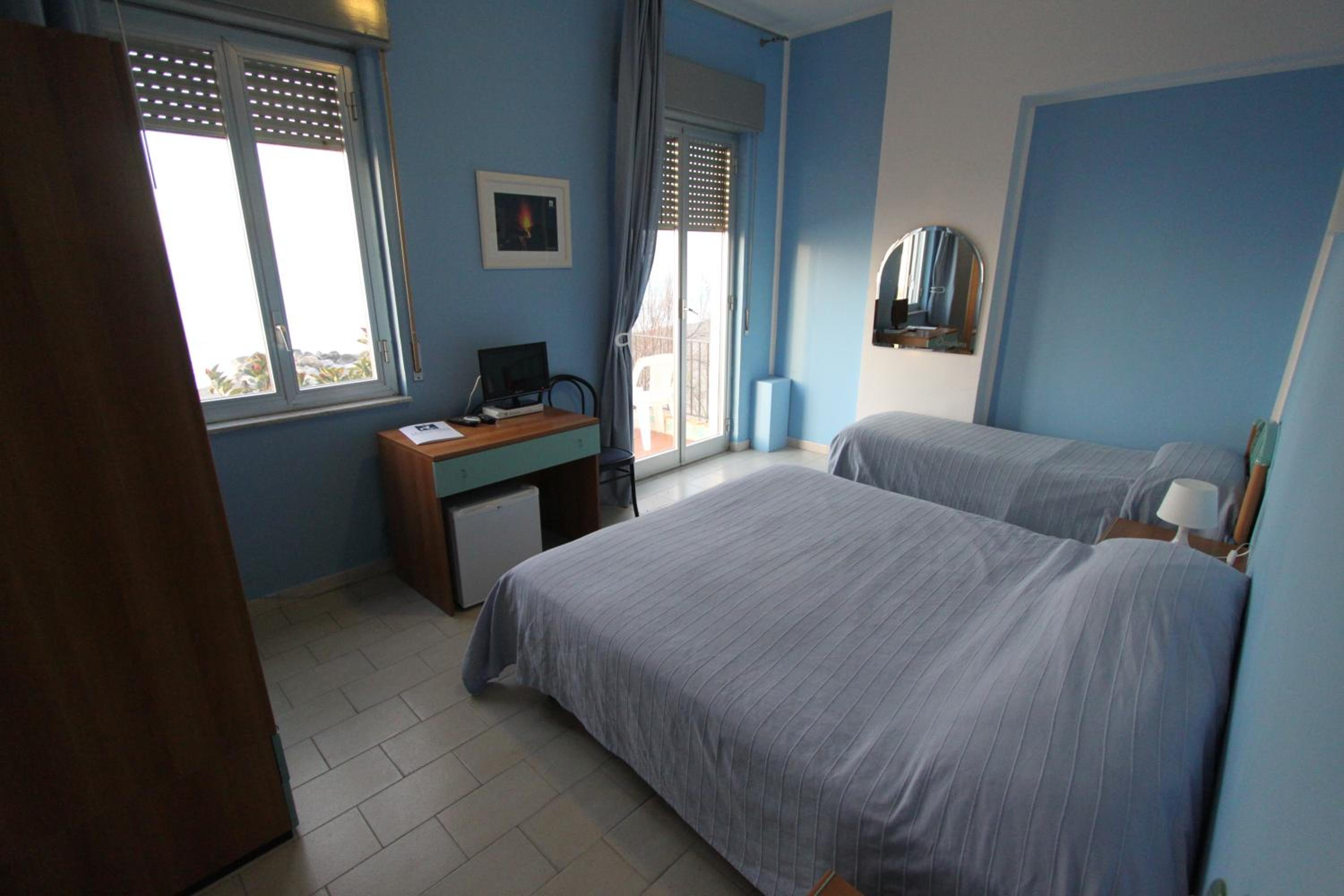 Room, Triple, Sea View, Hotel La Scogliera 2/10
