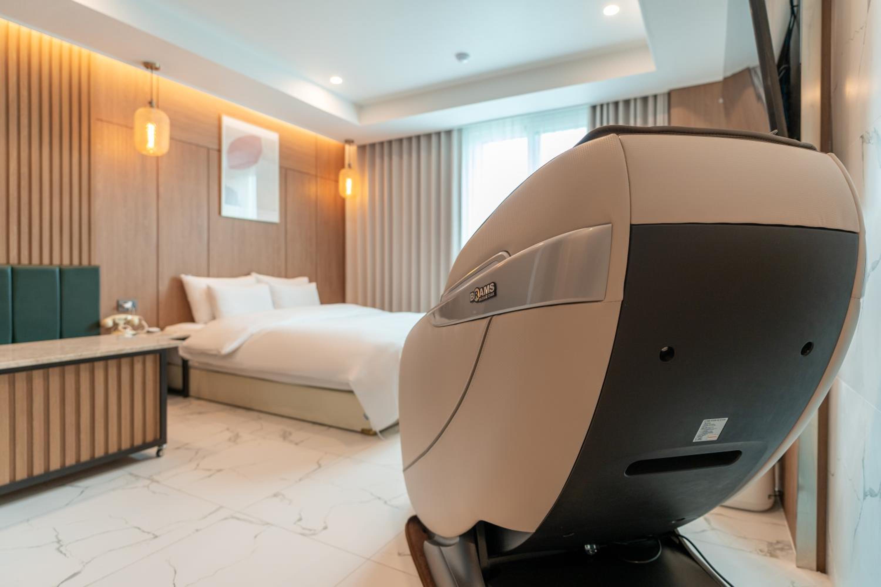 Windmill, Suite, Queen Bed