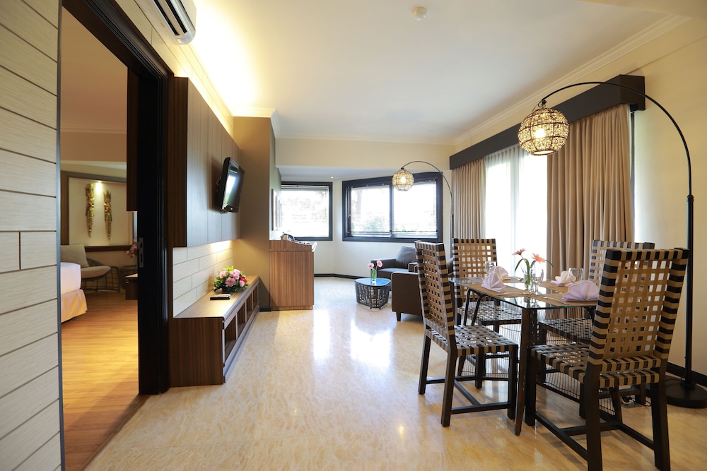 The Singhasari Resort 65/77