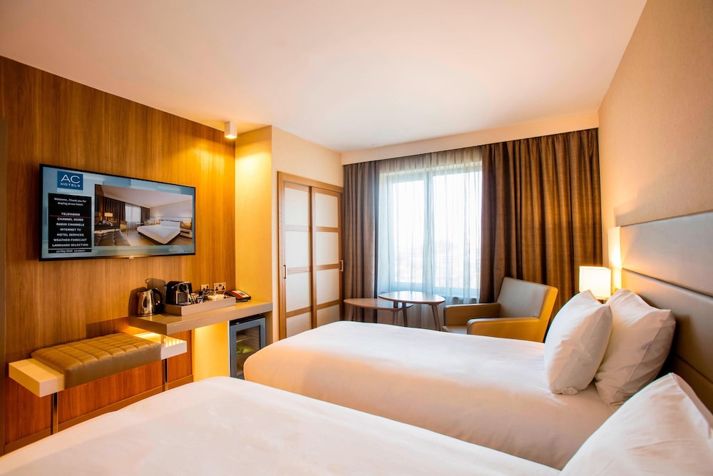 DELUXE, TWIN BEDS