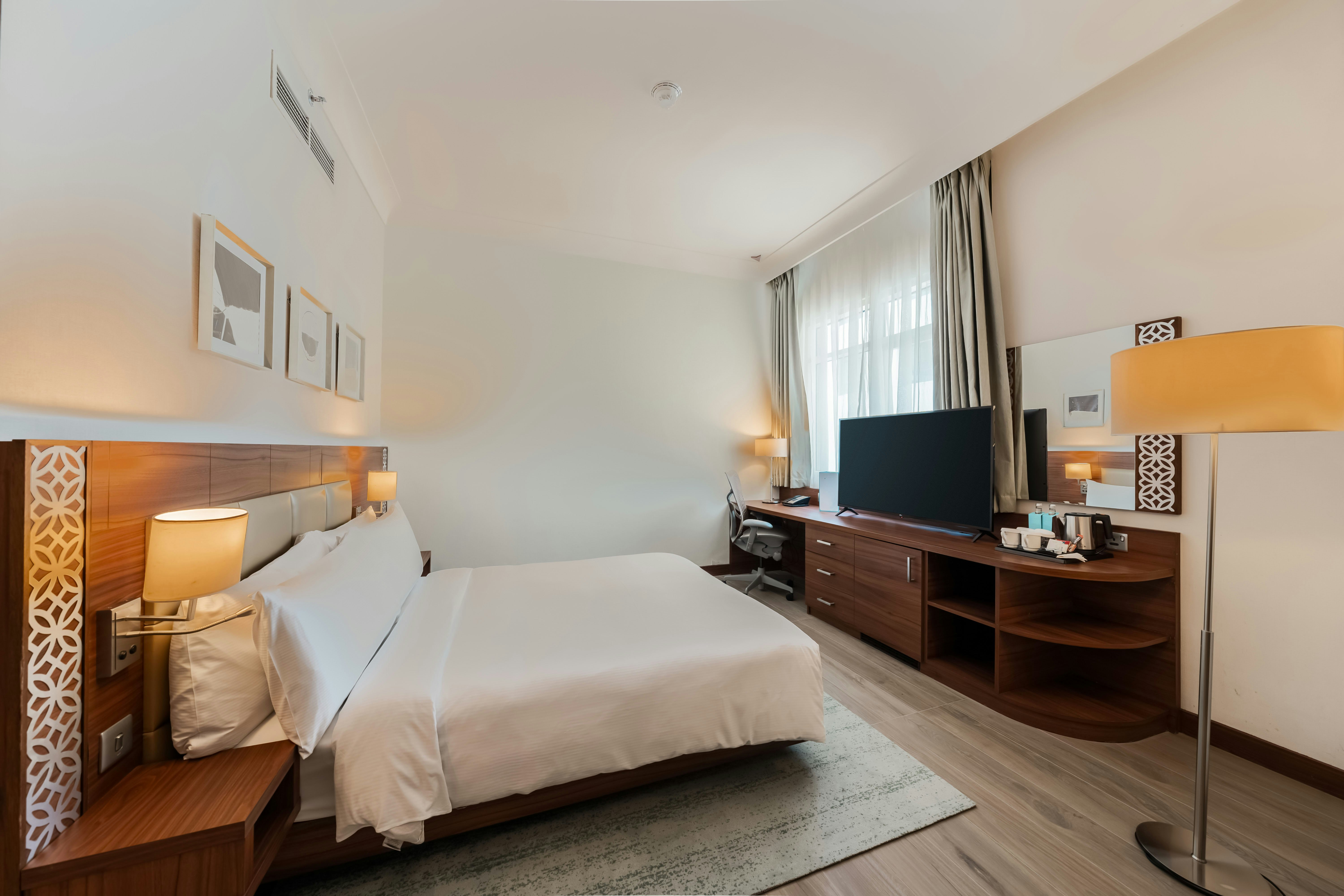 ROOM, KING BED, ACCESSIBLE