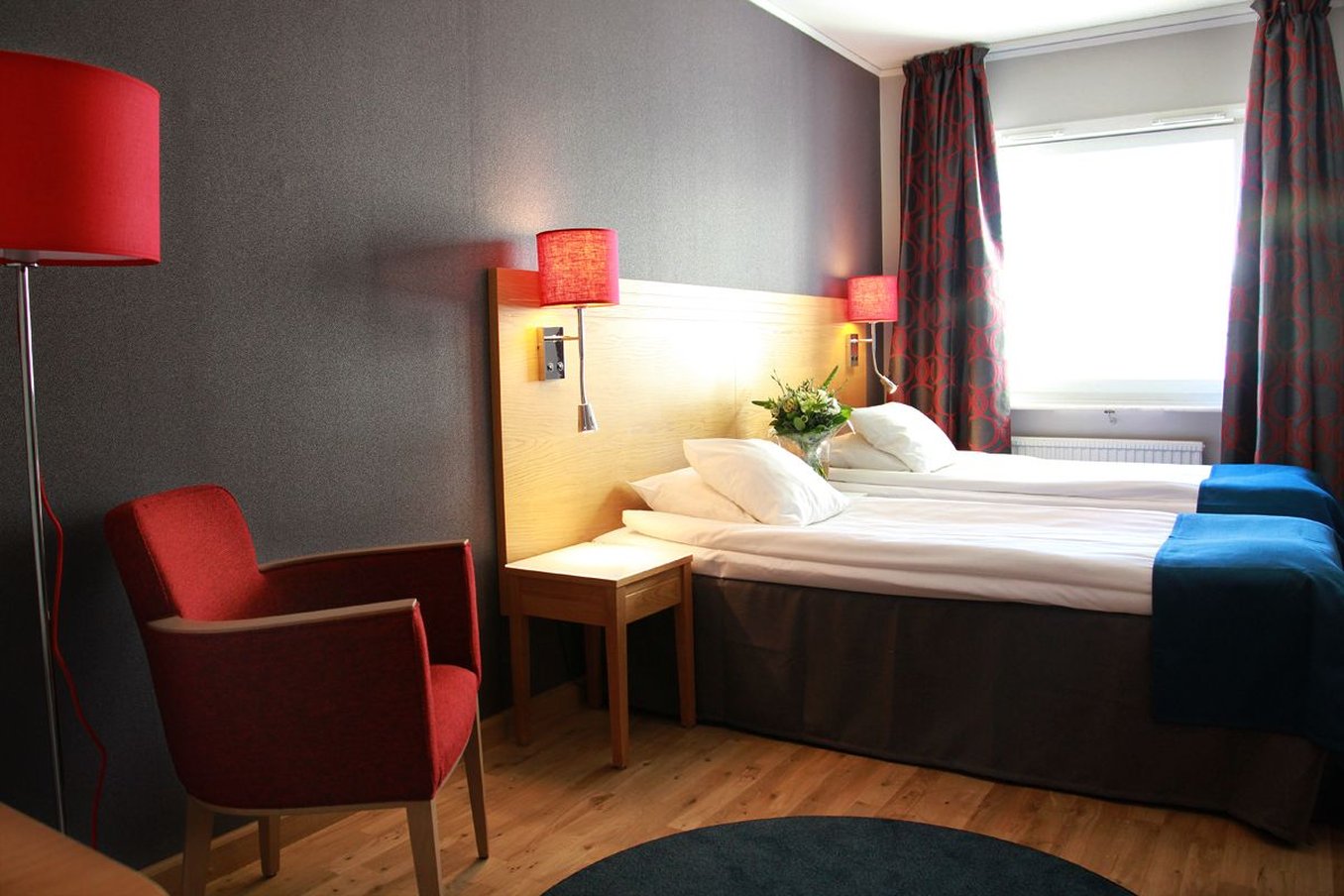 ROOM, TWIN BEDS