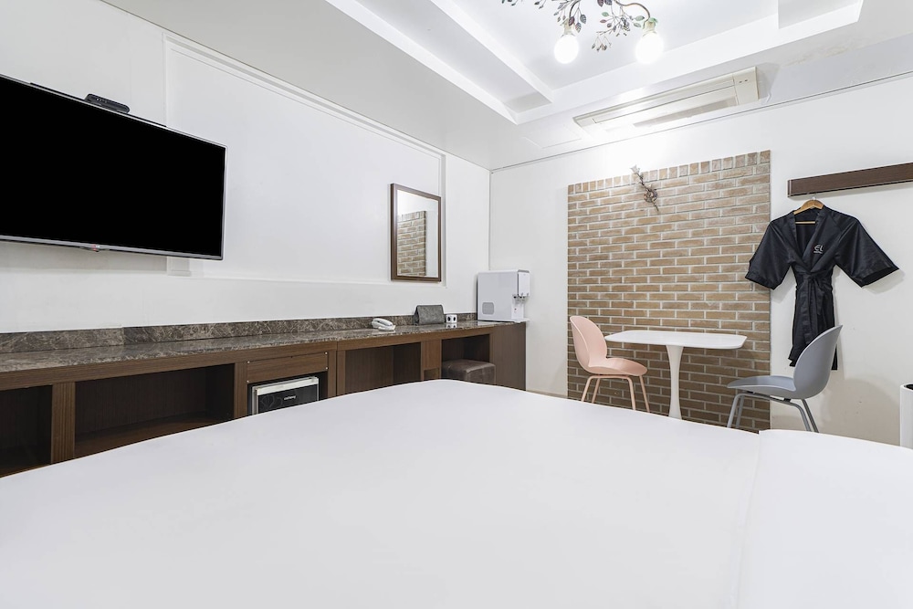 Ciel hotel 11/84
