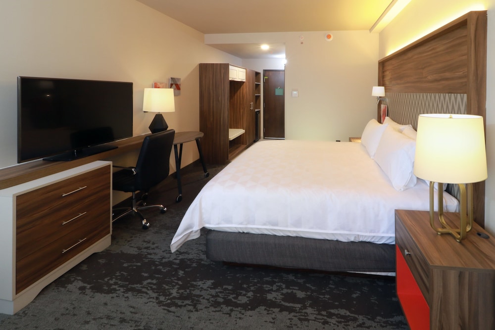 Holiday Inn And Suites Monterrey Apodaca Zona Airport 15/77