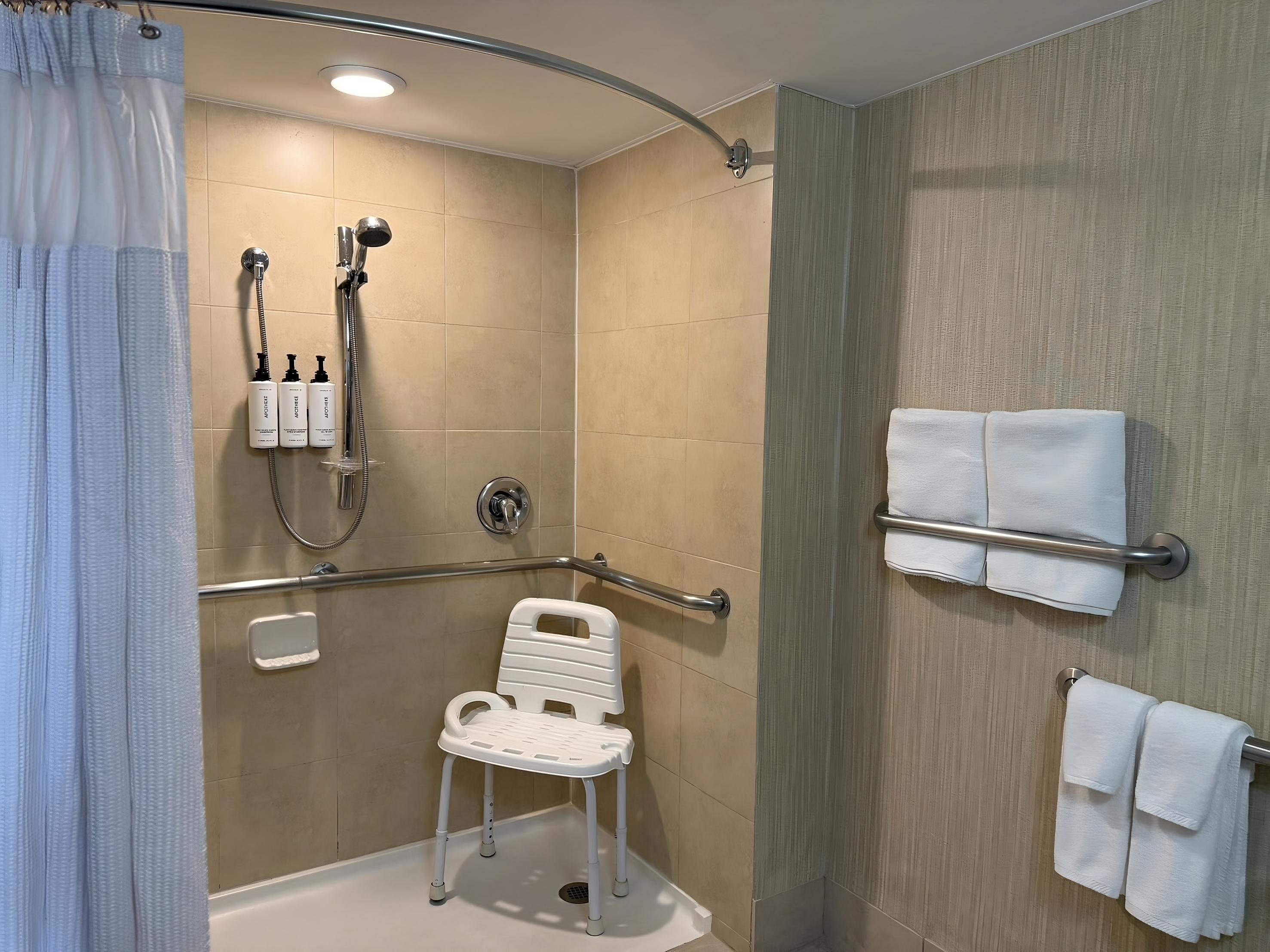 Crowne Plaza Newark Airport 50/50