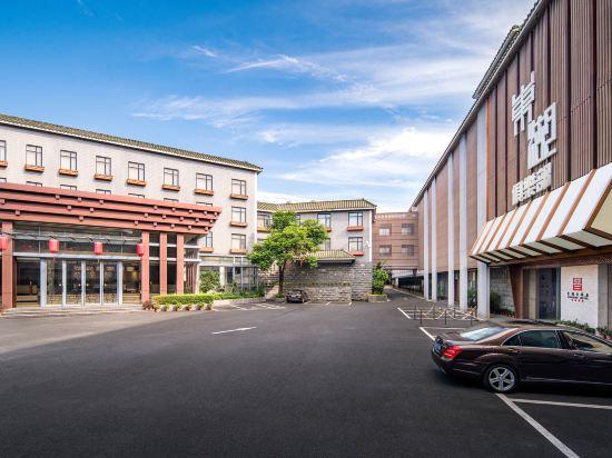 Donghu Grand Hotel 42/49