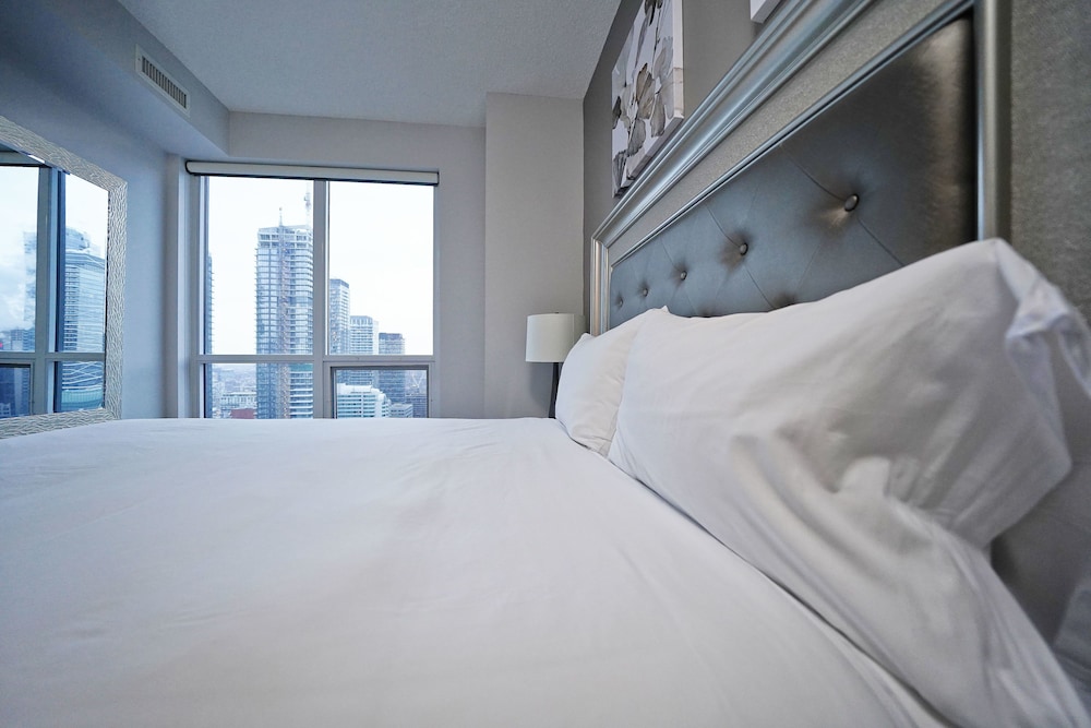 Grand Royal Condos - Cn Tower 34/71