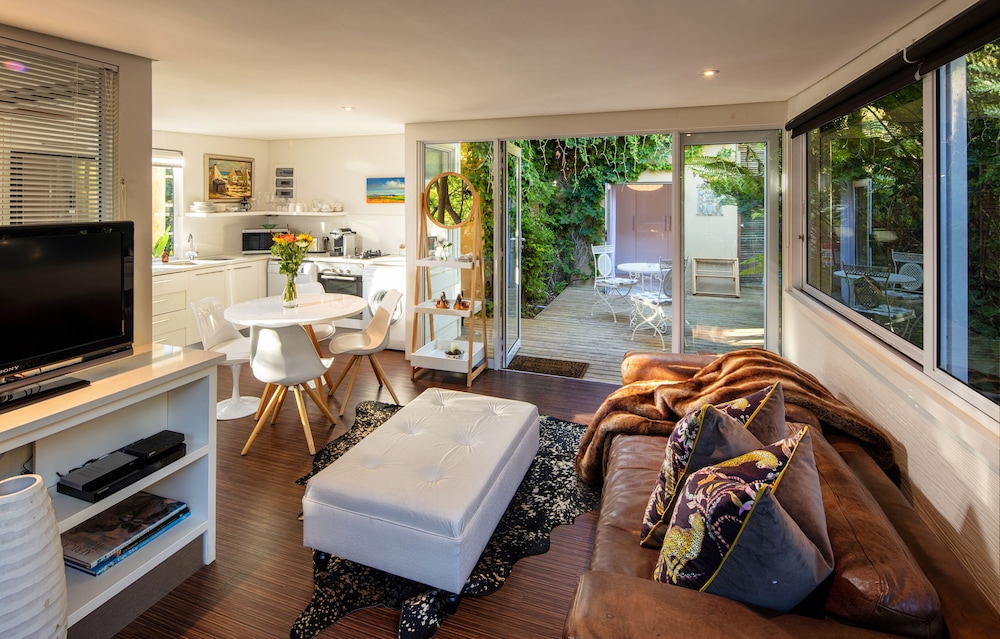Spanish Farm Guest Lodge 42/90