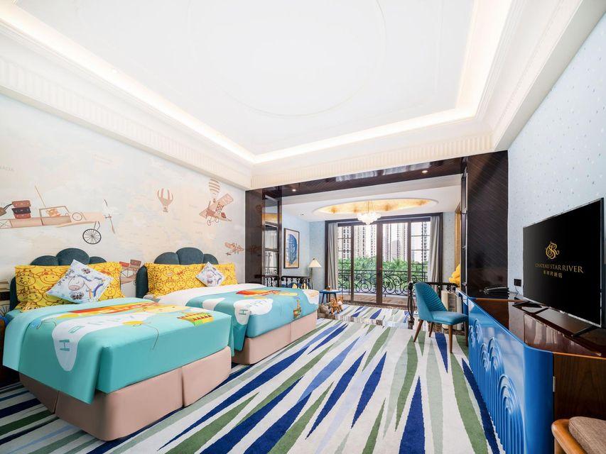 Castle, Family, 1 Queen and 1 Single Bed, Garden View