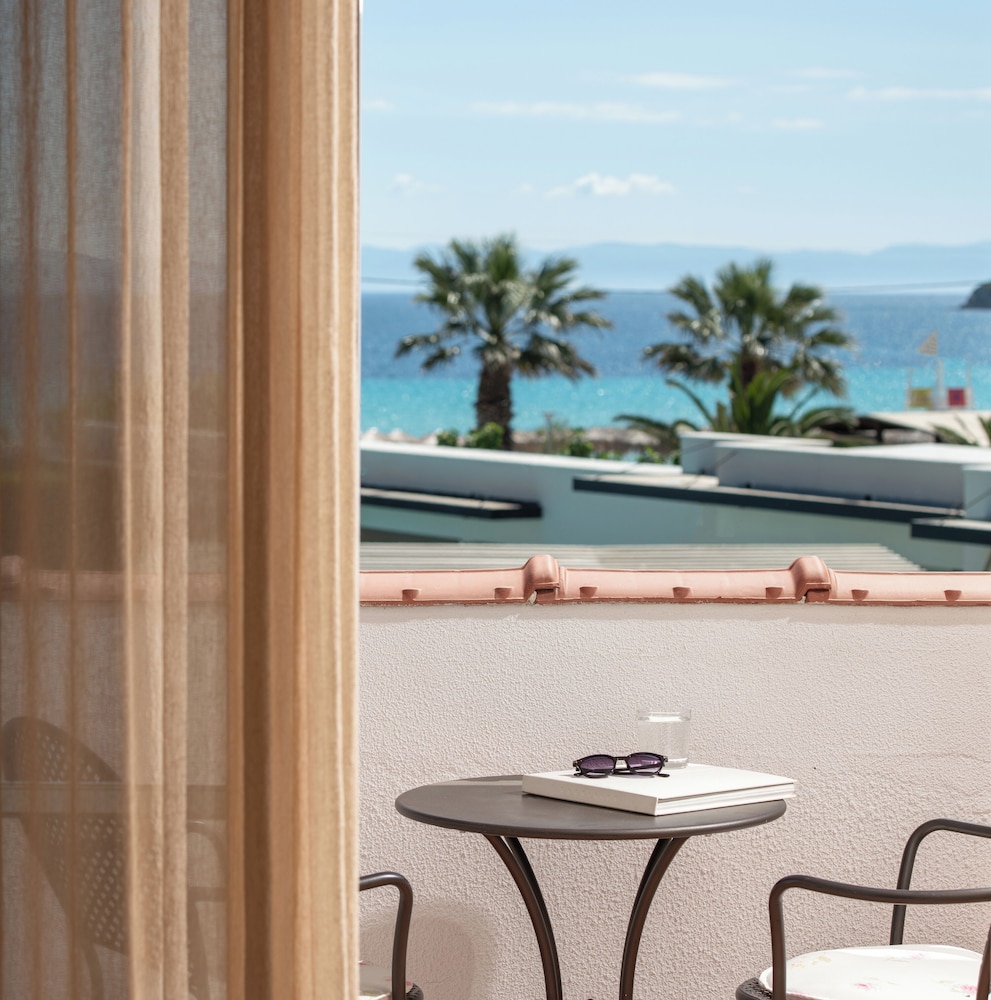 ANTIGONI BEACH HOTEL 68/85