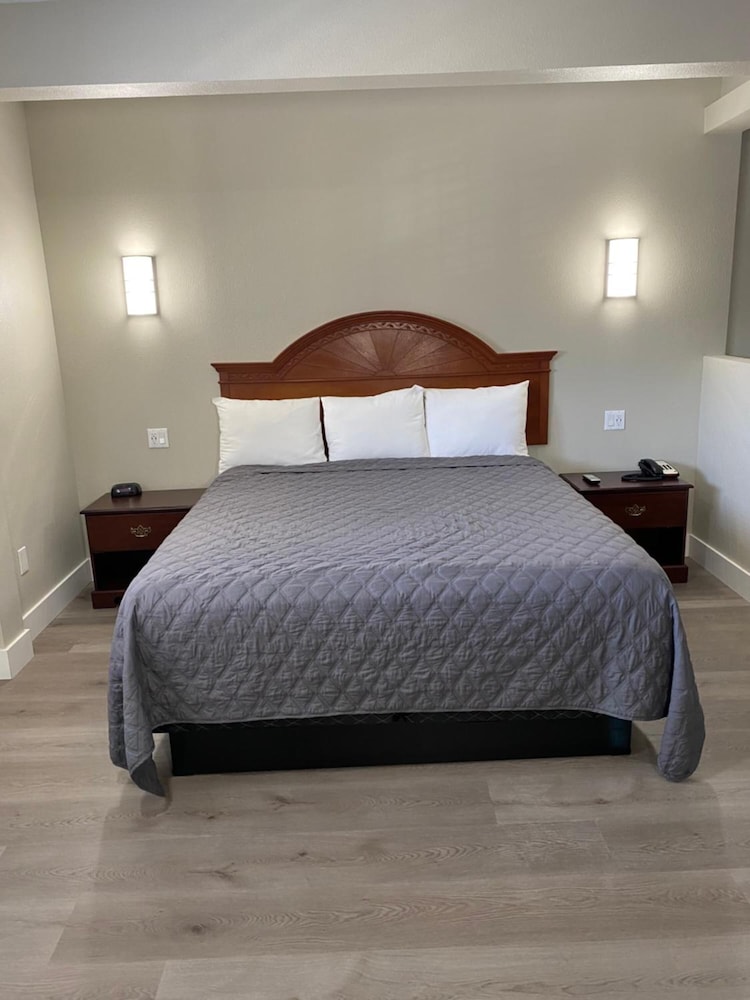 Guesthouse Inn Suites 17/63