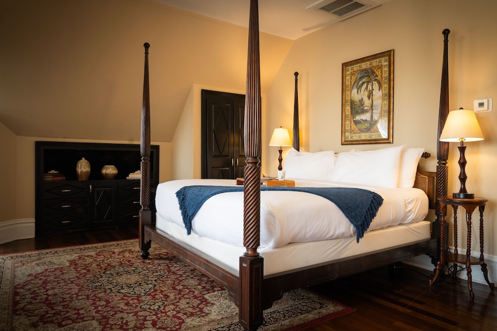 PREMIUM, KING BED, OCEAN VIEW