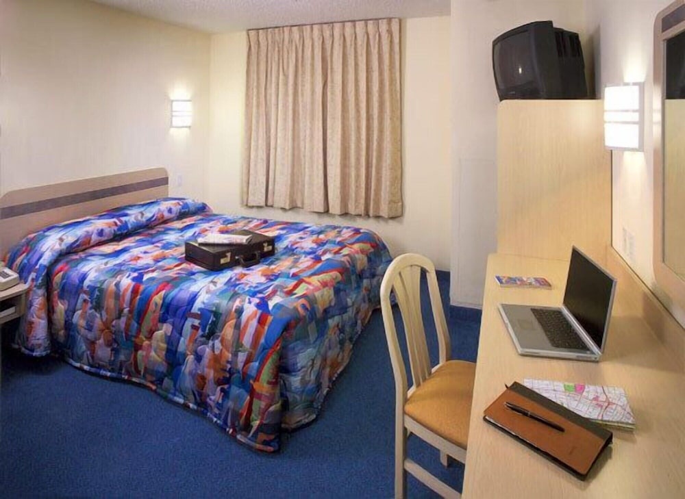 Motel6 Stockton, CA - North 26/46