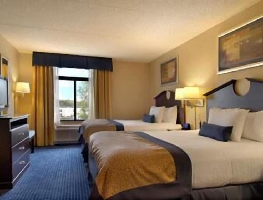 Wingate by Wyndham Erie 11/53