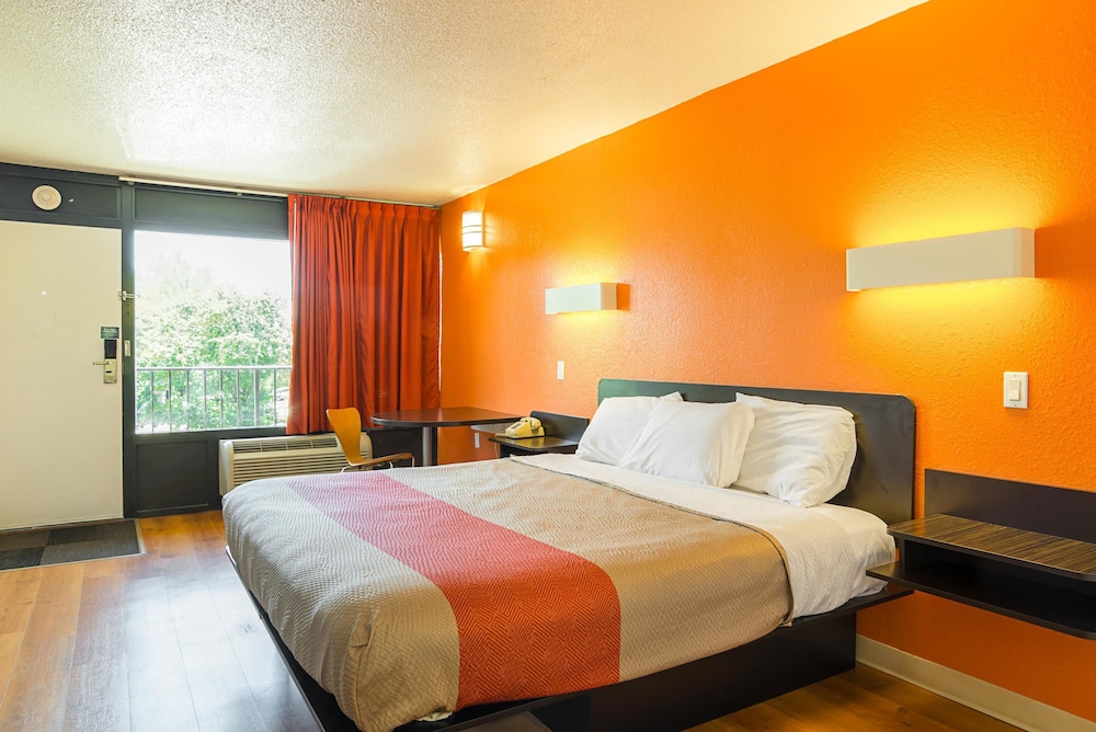 Motel6 Little Rock, AR - West 17/41