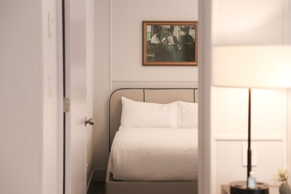Belleclaire Hotel 25/75