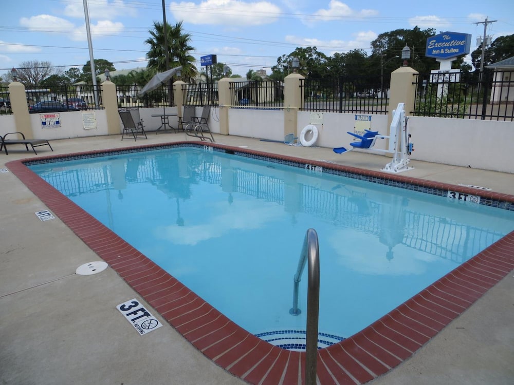 The Executive Inn Suites 39/67