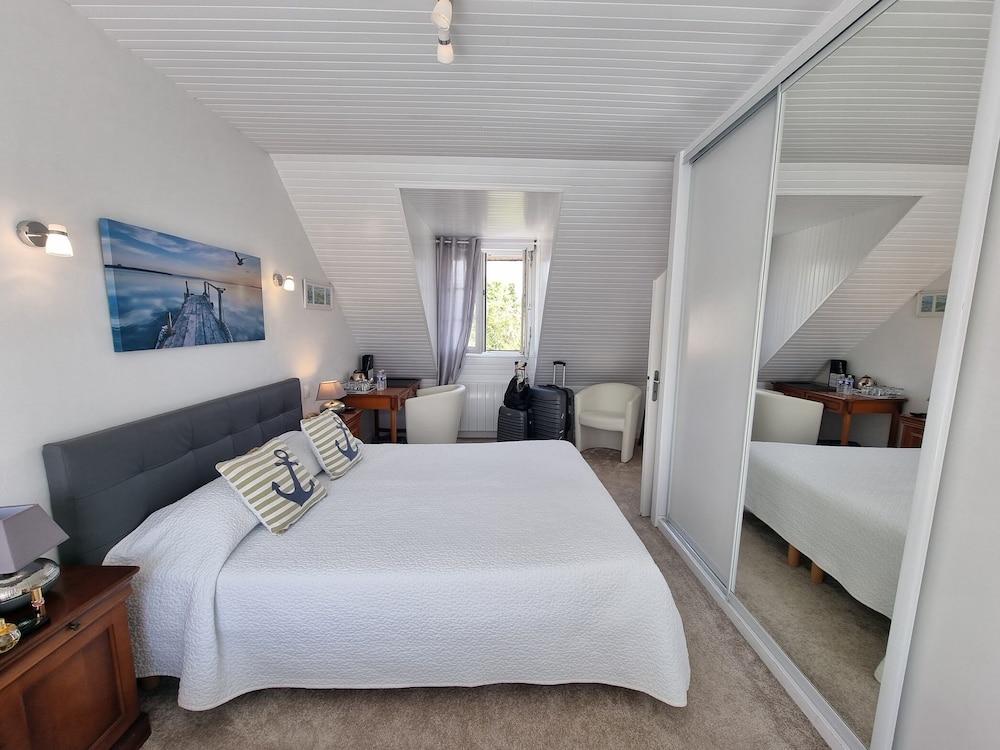 Room, Quadruple, Queen and Twin Beds