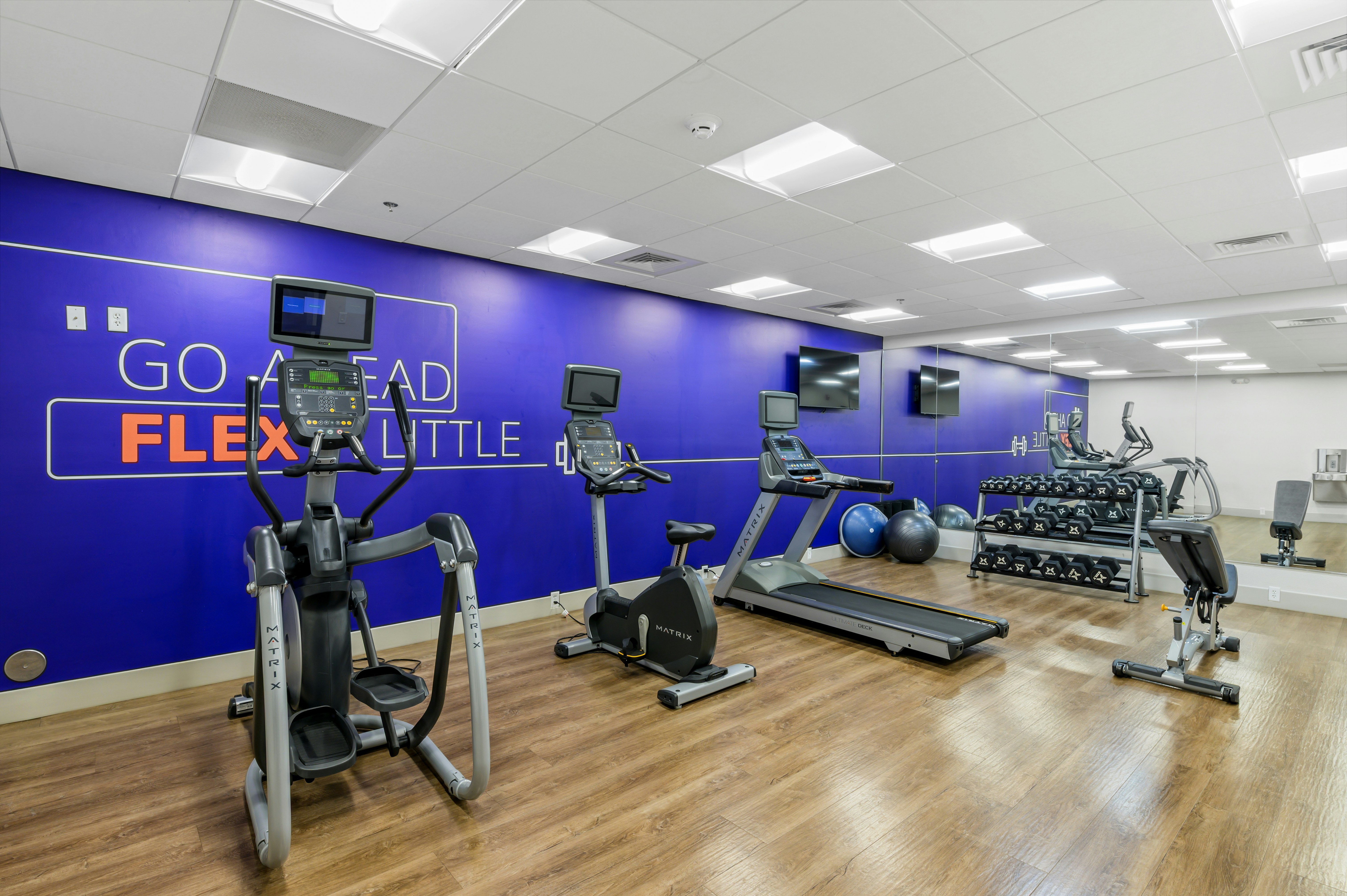 Holiday Inn Express & Suites White Hall 38/72