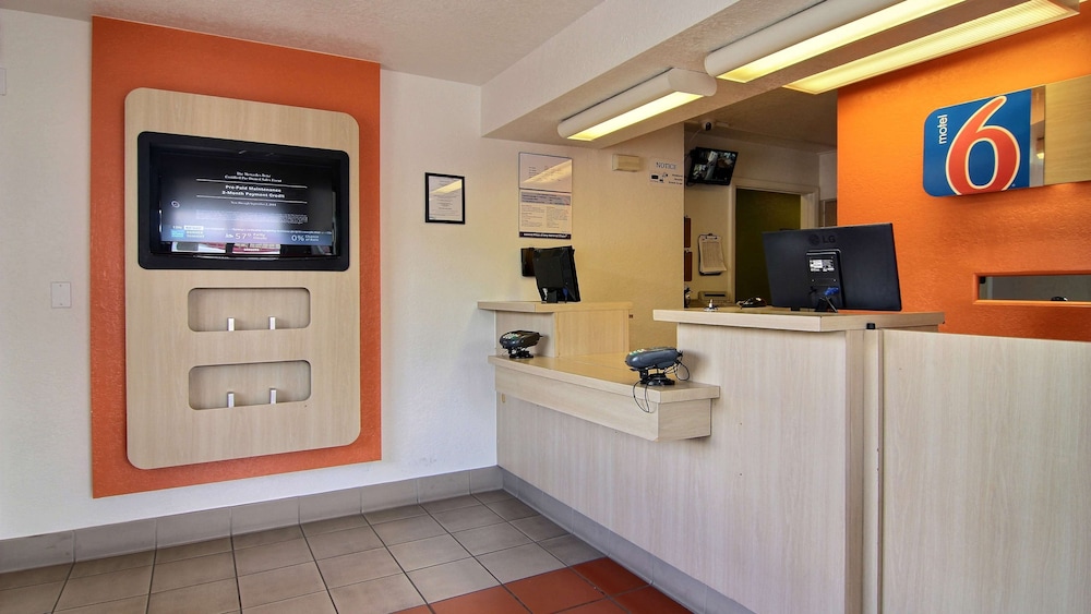 Motel6 Albuquerque, NM - Midtown 10/50