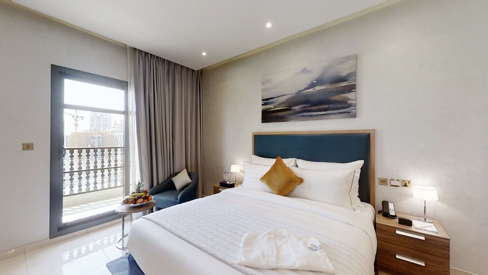 STUDIO, APARTMENT, CITY VIEW