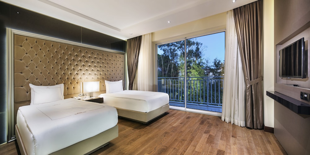 Villa, King and Twin Beds