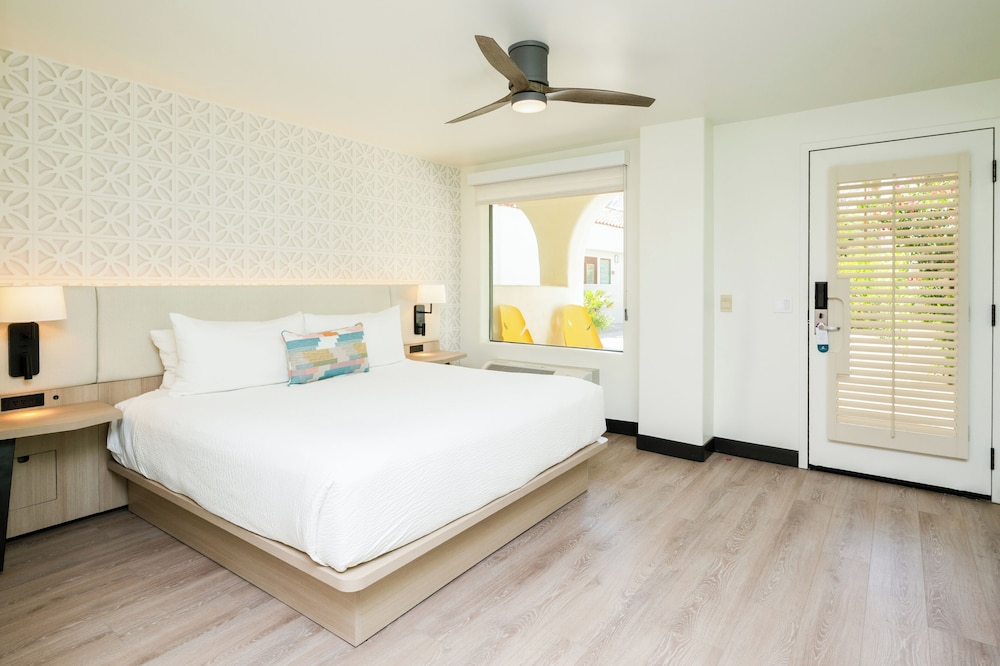 ROOM, KING BED, SHARED PATIO