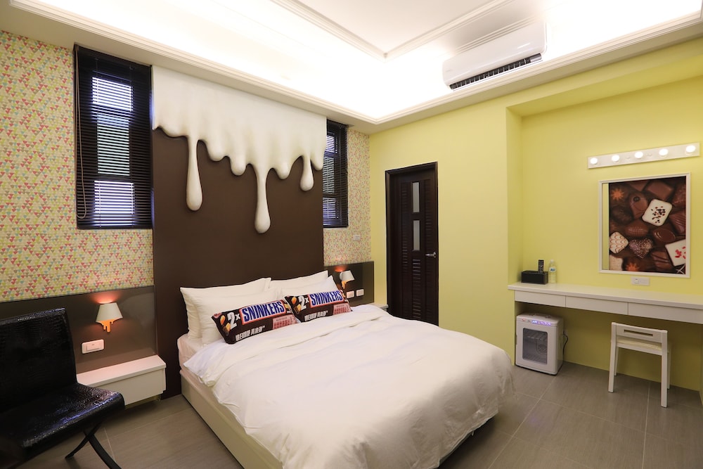 Happiness Station B&B 20/50