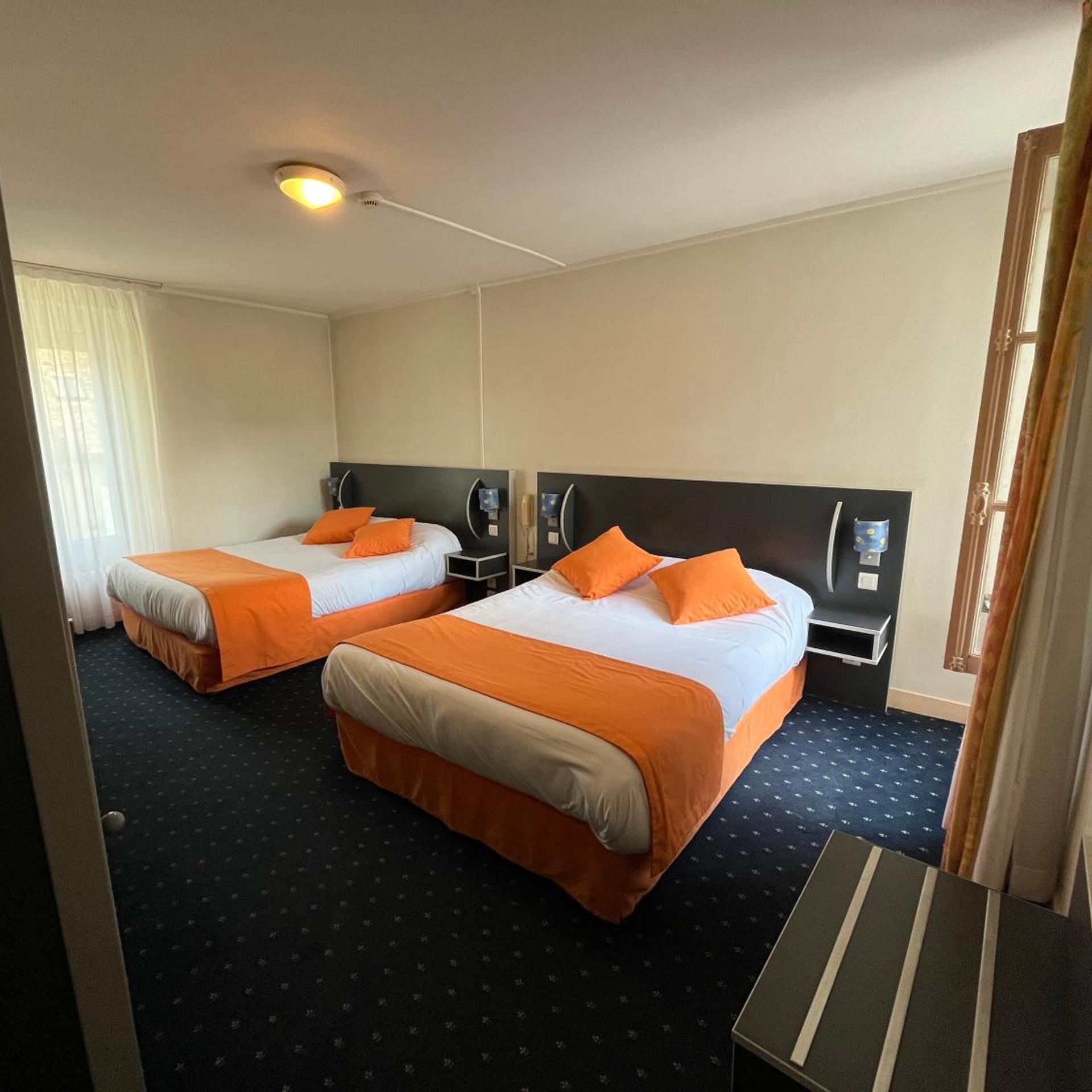 Logis de la Barque (ex Hotel De La Barque) 13/42