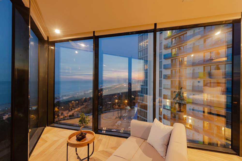 MiraMar Luxury Residences 70/86