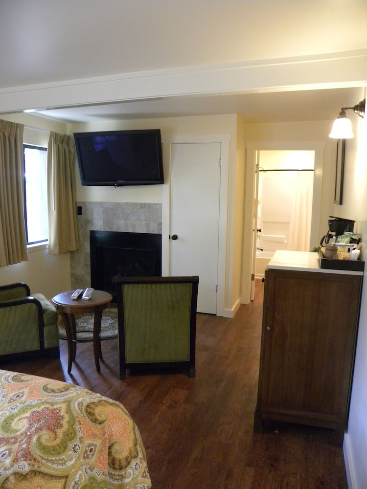 Inn at Buckhorn Cove 37/59