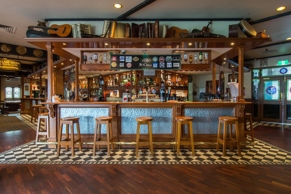 Mick O Sheas Hotel 33/50