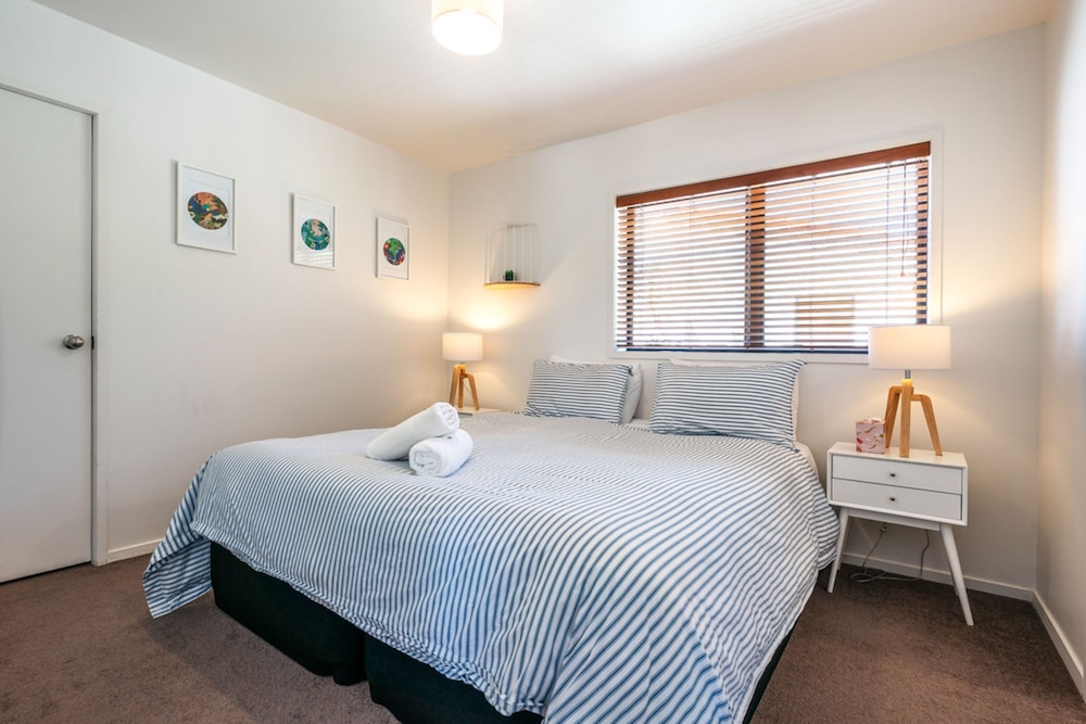 ONETANGI BEACH APARTMENTS 8/69