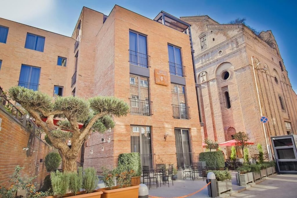 Tuta Hotel 6/50