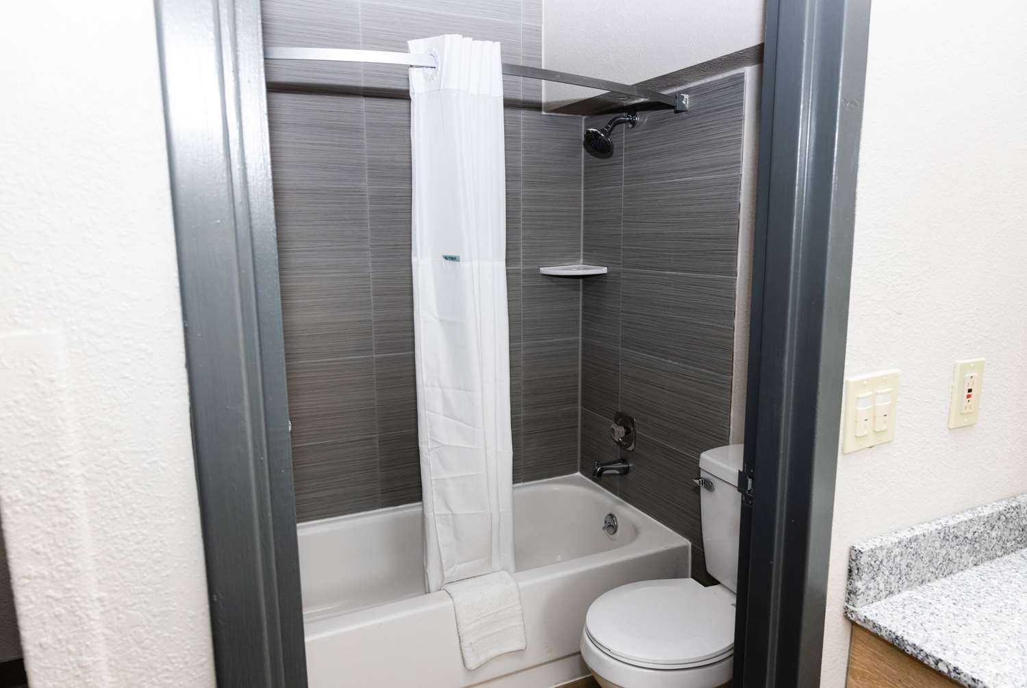 Days Inn by Wyndham Cincinnati East 20/21